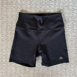 ALO Yoga Women's Black Bike Shorts